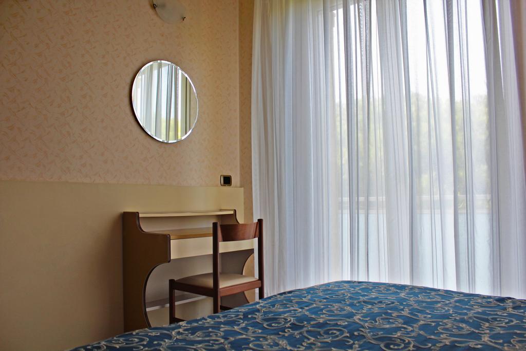 Hotel Royal ميسانو ادرياتيكو المظهر الخارجي الصورة